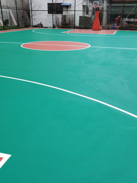 台山 球场长期使用易出现地面开裂